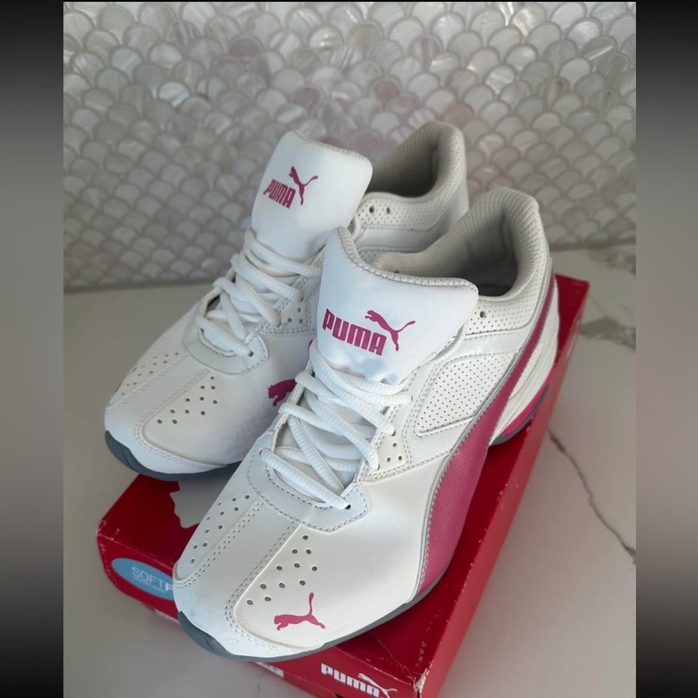 Brand New In Box Woman’s Puma Sneakers size 9